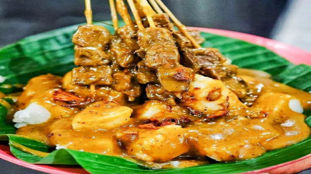 Sate Padang: Cita Rasa Pedas Gurih Khas Minangkabau yang Mendunia