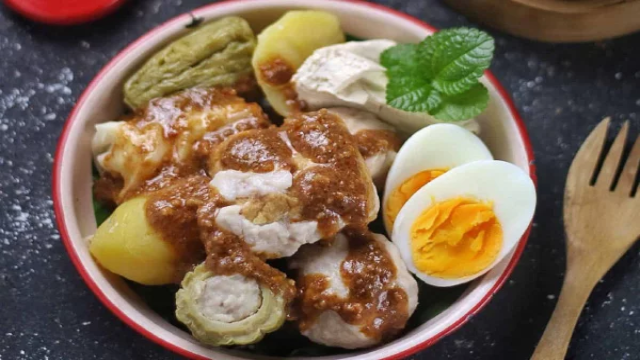 Cita Rasa Nusantara: Pesona Kuliner Siomay Khas Bandung